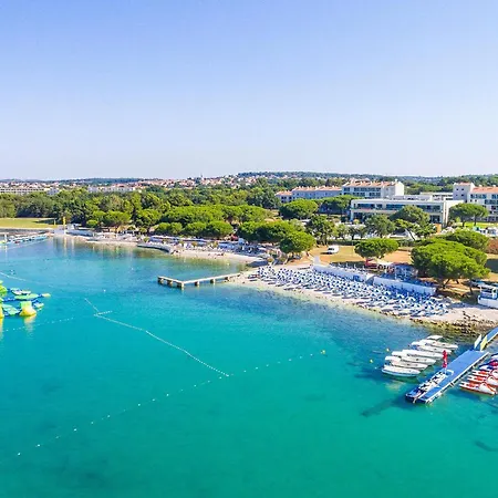 Three-bedroom In 아파트 *