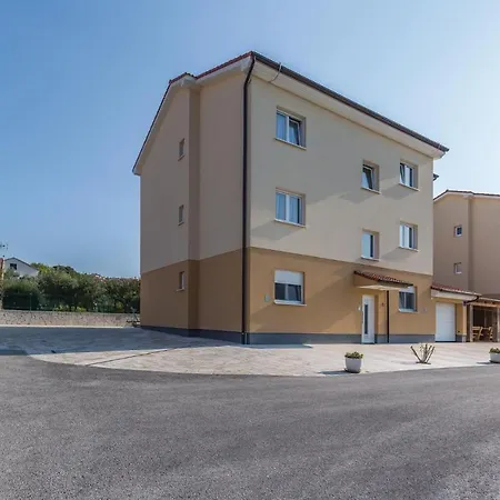 Apartman Three-bedroom In *