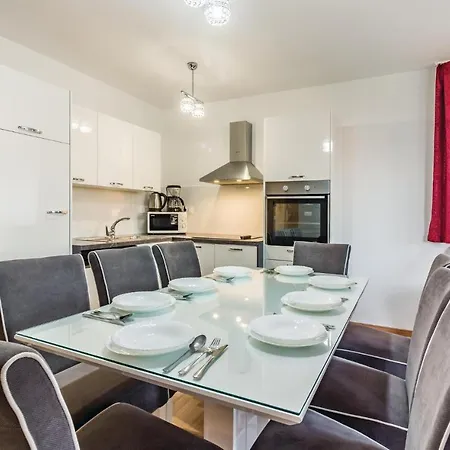 Apartman Three-bedroom In *