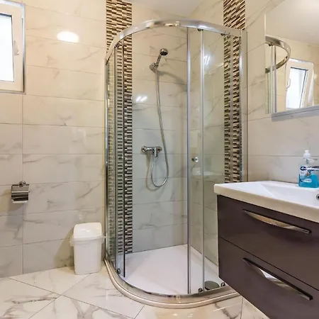 Three-bedroom In Apartman