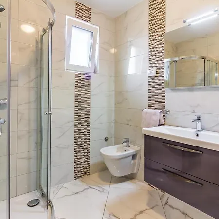 Apartment In With Wifi Medulin